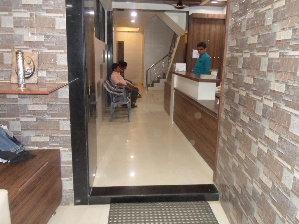 Hotel Madhusudan Dwārka Extérieur photo