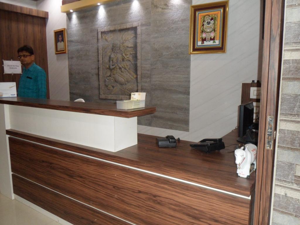 Hotel Madhusudan Dwārka Extérieur photo
