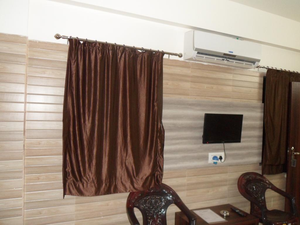 Hotel Madhusudan Dwārka Chambre photo