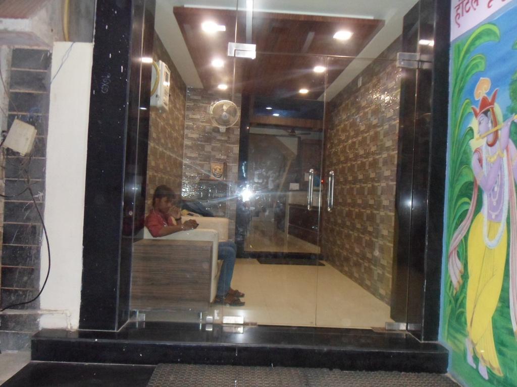 Hotel Madhusudan Dwārka Extérieur photo