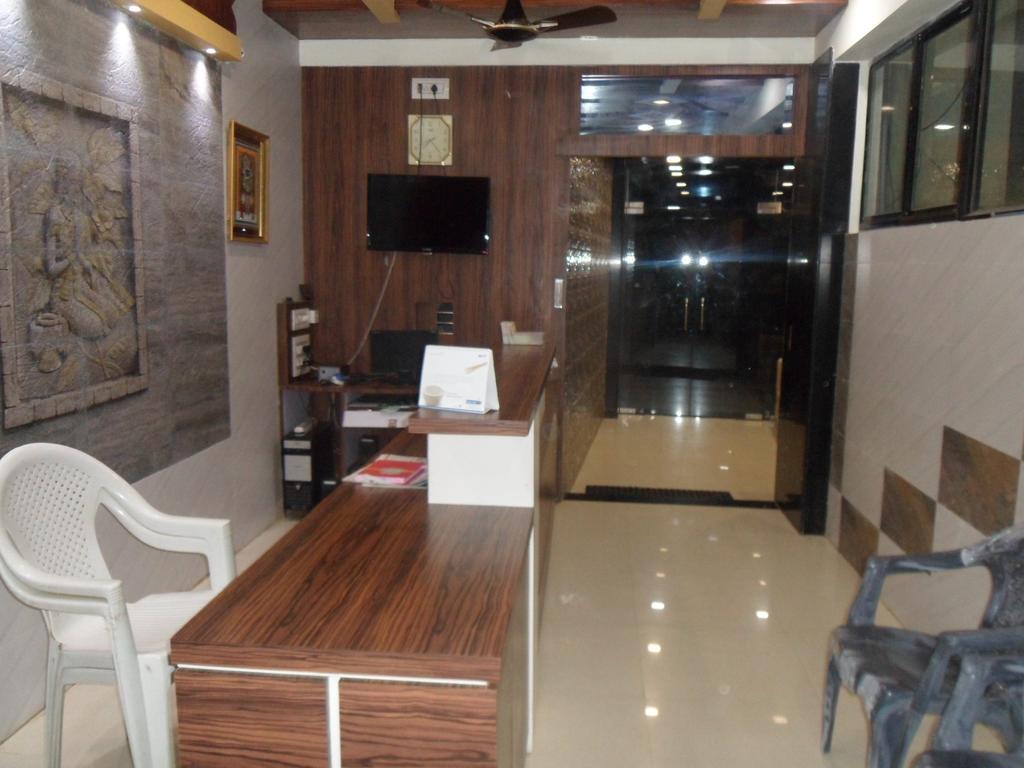 Hotel Madhusudan Dwārka Extérieur photo
